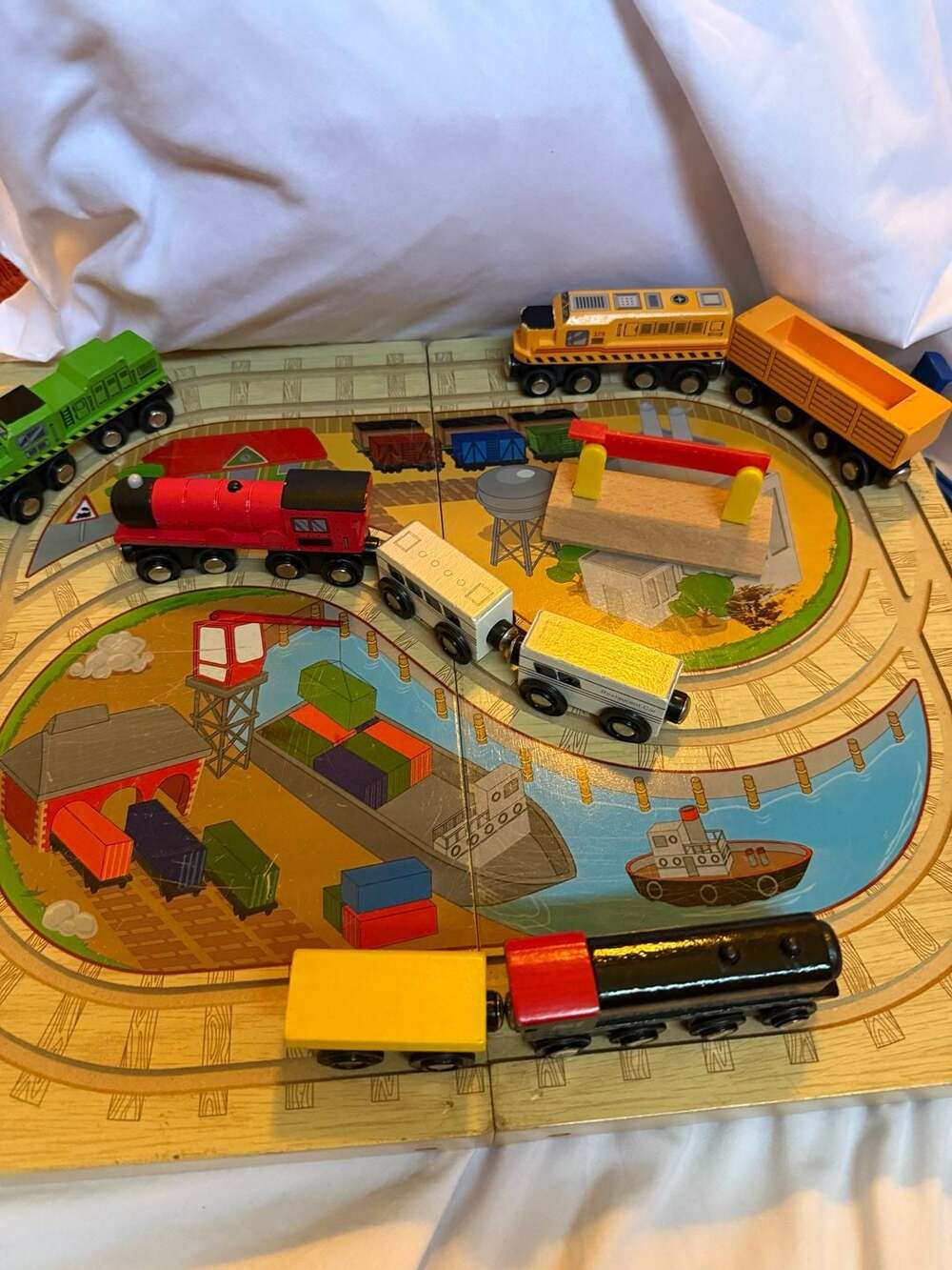 Battat Wooden Railway Play and Go Carry Case Box With Trains and Track